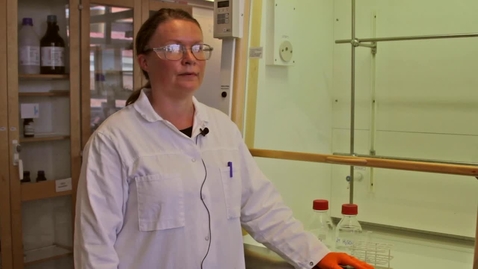 Thumbnail for Demonstration. Magnesium reagerar med saltsyra och svavelsyra.
